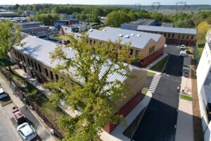 3 bâtiments dans un parc d'activités dans le sud de Paris